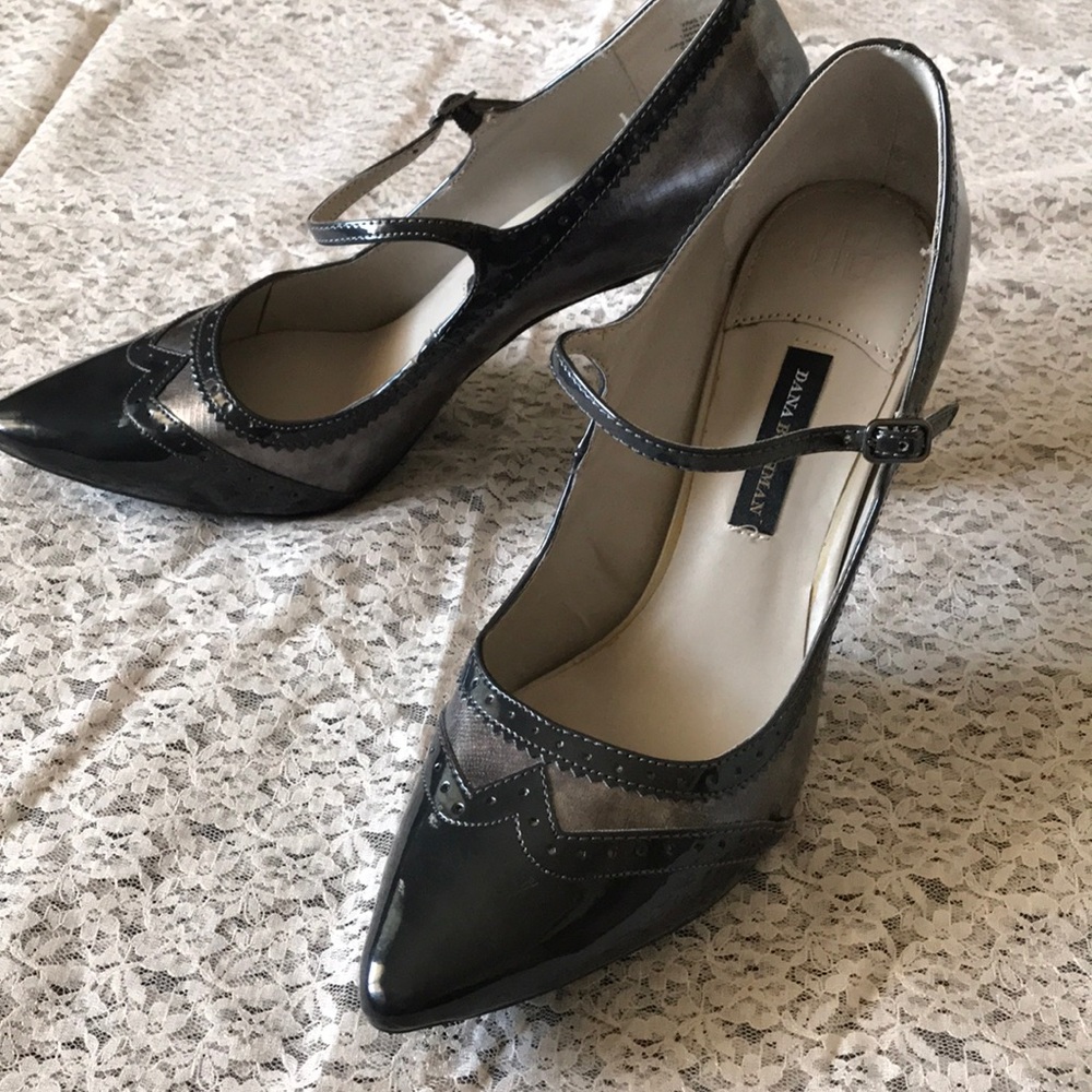 Dana Buchman Pumps